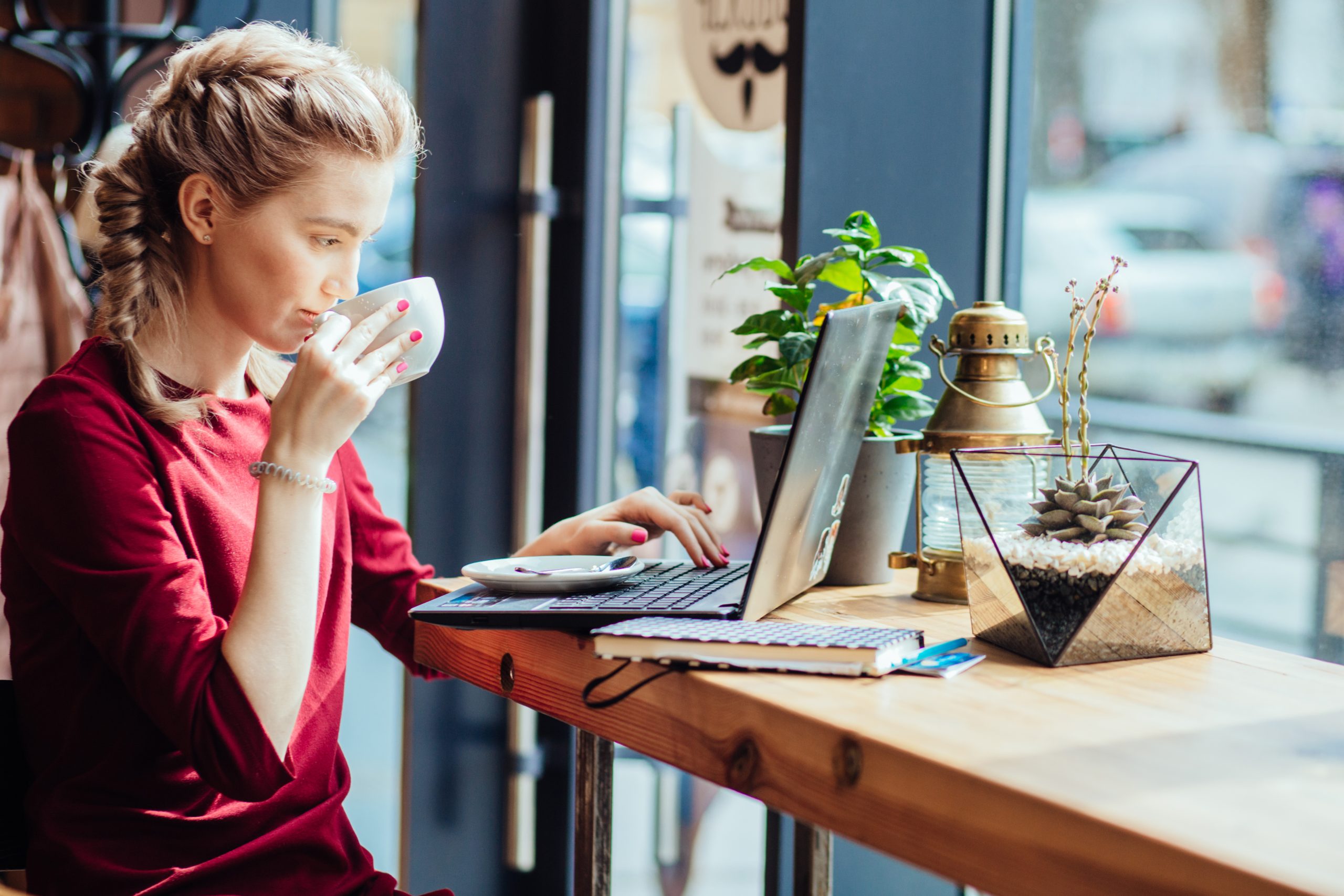 Woman working on a laptop in a coffee shop